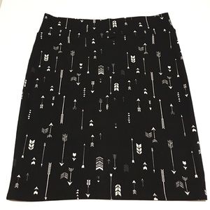 EUC LuLaRoe 3XL Unicorn Arrows Cassie pencil skirt